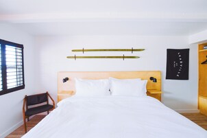 Standard Room, 1 King Bed | Frette Italian sheets, premium bedding, down comforters, minibar