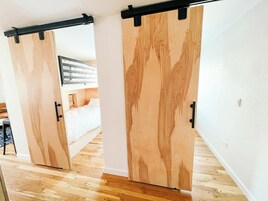 高级房, 多张床 | 意大利 Frette 床单、高档床上用品、羽绒被、迷你吧