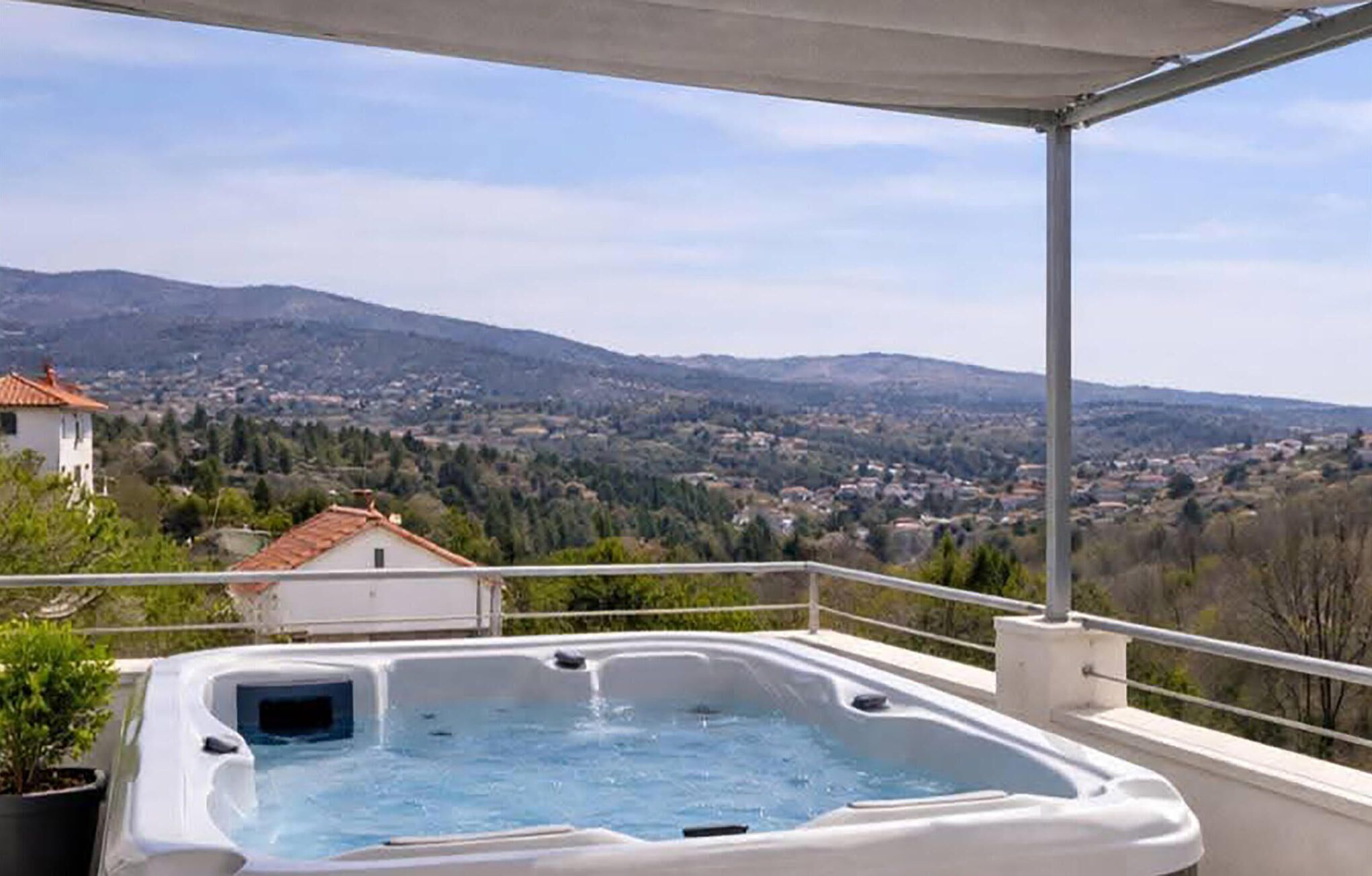 Bañera de hidromasaje al aire libre