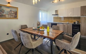 Fridge, microwave, oven, stovetop - Beautiful apartment in Kucice with WiFi (Kucice)