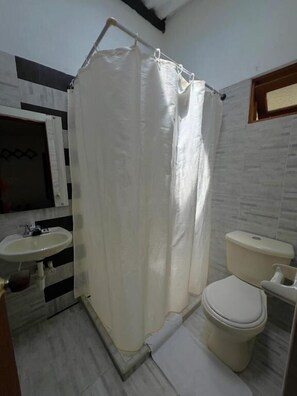 Dusche, Handtücher, Seife, Shampoo