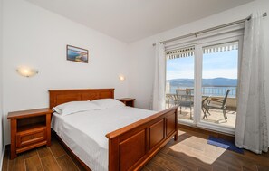 1 bedroom, free WiFi, bed sheets - Lovely apartment in Komarna with WiFi (Komarna)