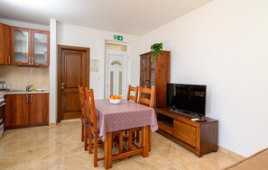 Dining - Lovely apartment in Komarna with WiFi (Komarna)