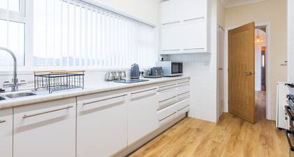 Modern Holiday Cottage - Perfectly placed for visiting Cardigan Town & exploring the coastline