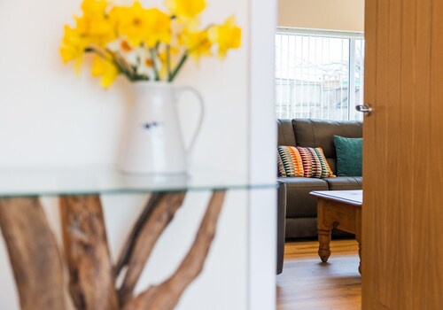 Modern Holiday Cottage - Perfectly placed for visiting Cardigan Town & exploring the coastline