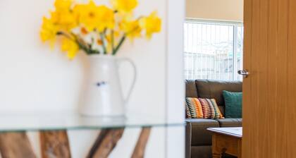 Modern Holiday Cottage - Perfectly placed for visiting Cardigan Town & exploring the coastline