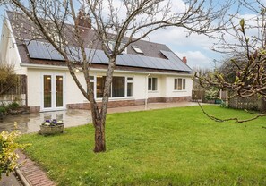 Exterior - Modern Holiday Cottage - Perfectly placed for visiting Cardigan Town & exploring the coastline (Cardigan)