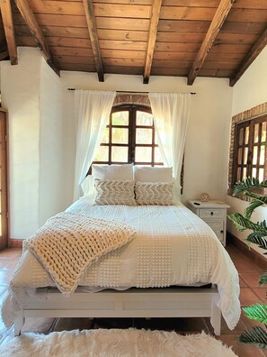 3 bedrooms, desk, free WiFi, bed sheets