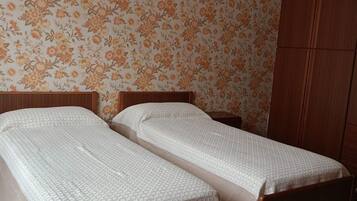 3 habitaciones y ropa de cama