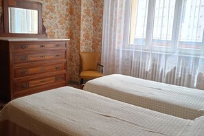 3 bedrooms, bed sheets