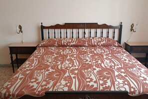 3 bedrooms, bed sheets