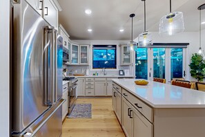 Fridge, microwave, oven, stovetop - Private Hot Tub, Mountain Views, Near Golf Course and Walk to Lifts (Park City)