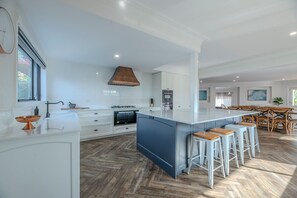 Fridge, microwave, oven, stovetop - The Grand on Macquarie | Pool & Spa, Ultimate Getaway (Dubbo)