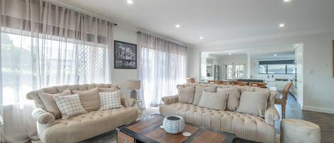 Smart TV, video games