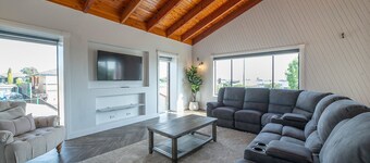 The Grand on Macquarie | Pool & Spa, Ultimate Getaway