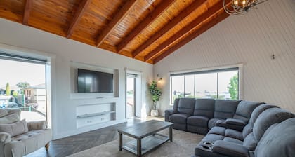 The Grand on Macquarie | Pool & Spa, Ultimate Getaway