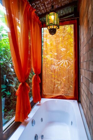 Superior-Zimmer, Veranda, Gartenblick | Eigener Whirlpool