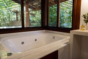 Private spa tub - CASA KA (São Sebastião)