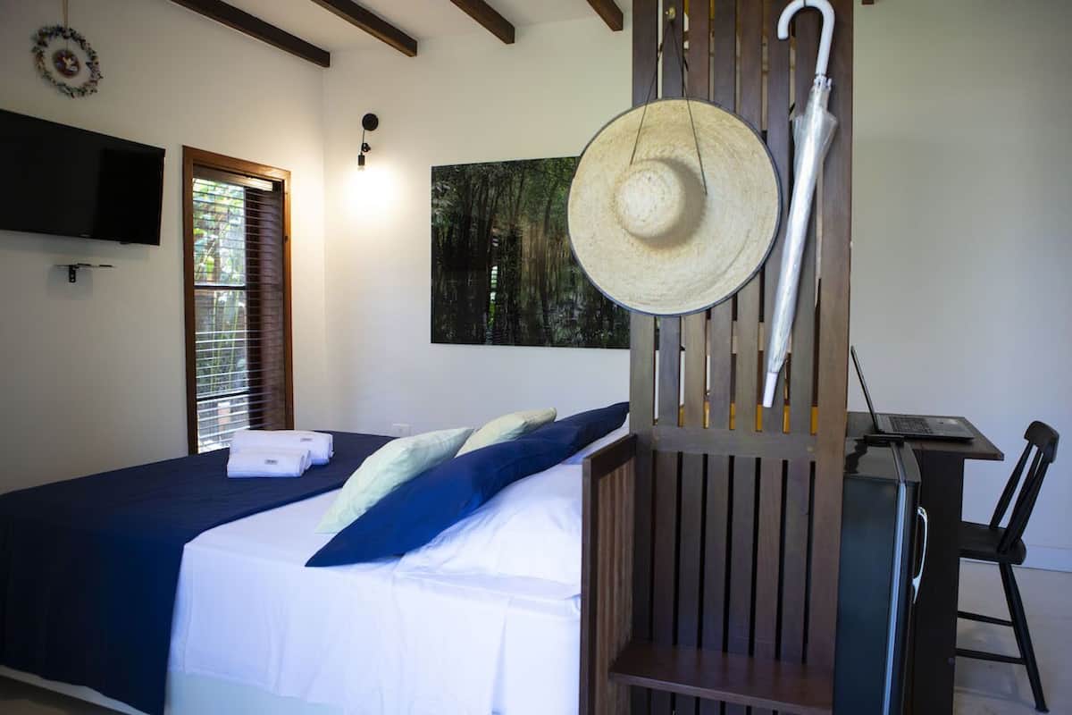 Habitación superior, lanai, vistas al jardín | Wifi gratis y ropa de cama