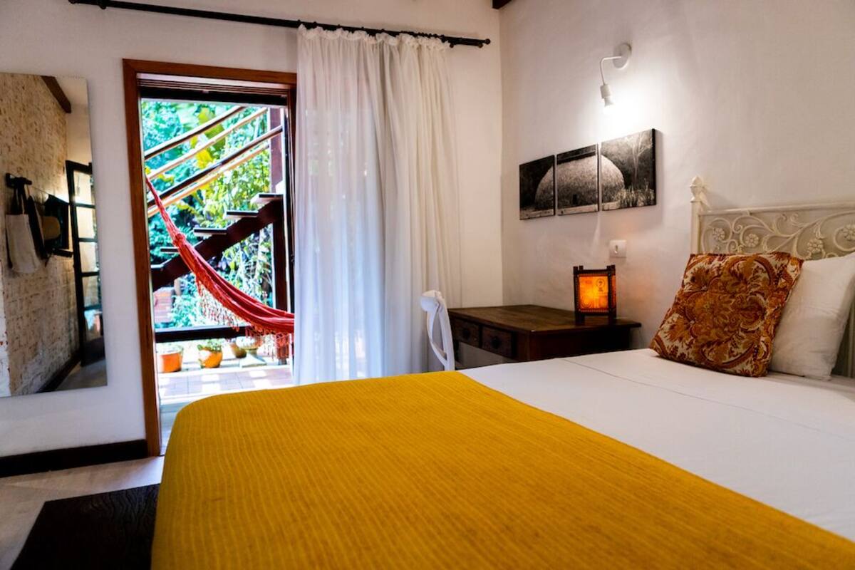 Habitación superior, lanai, vistas al jardín | Wifi gratis y ropa de cama