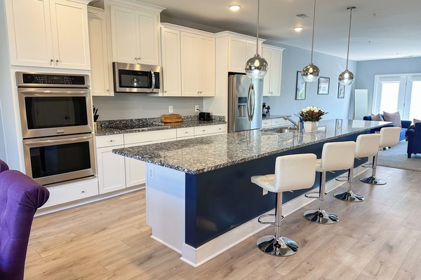 Køleskab, mikrobølgeovn, ovn, kogeplade