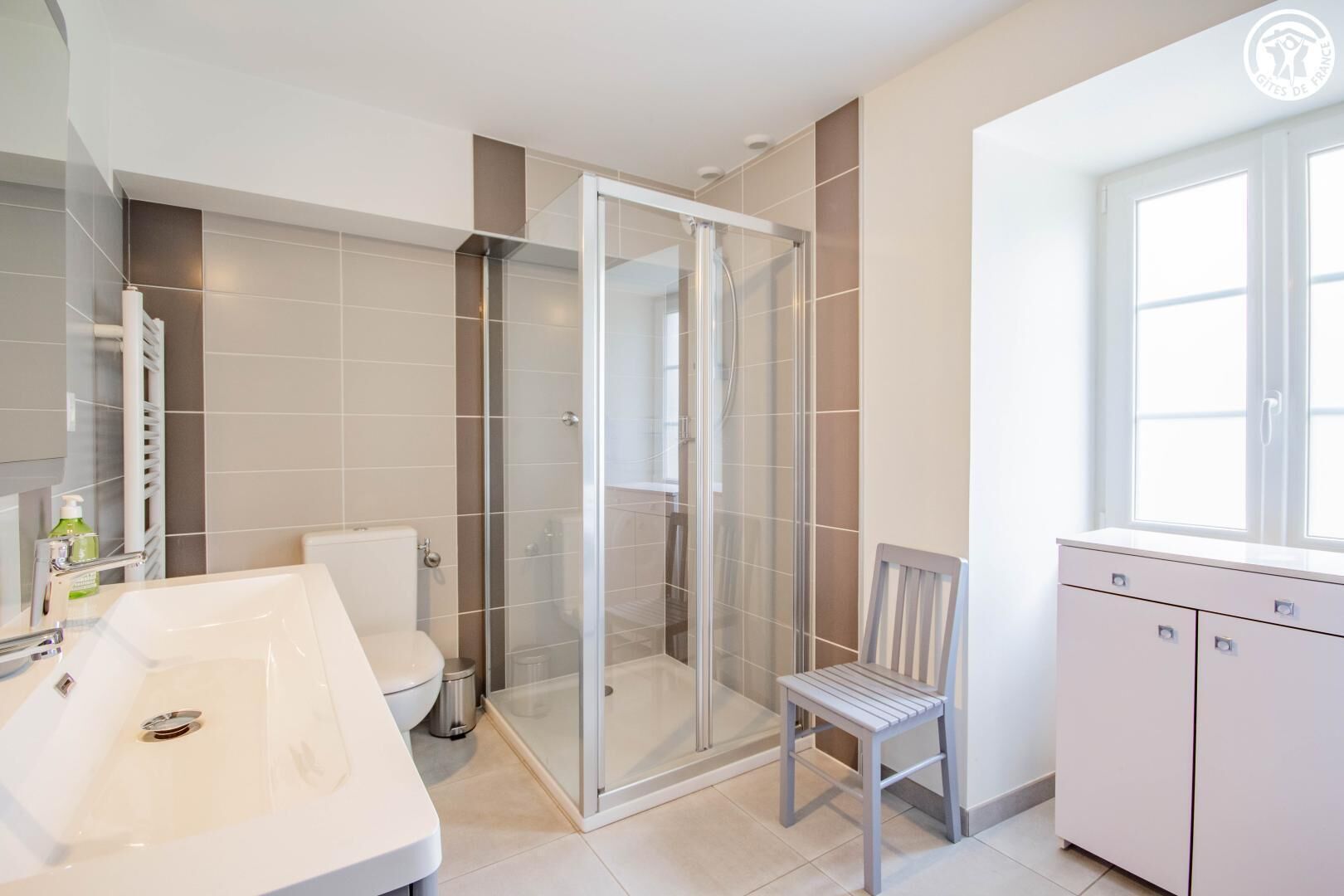 Shower, towels