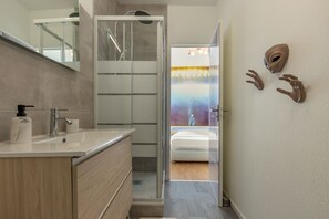 Dusche, Handtücher, Seife, Shampoo