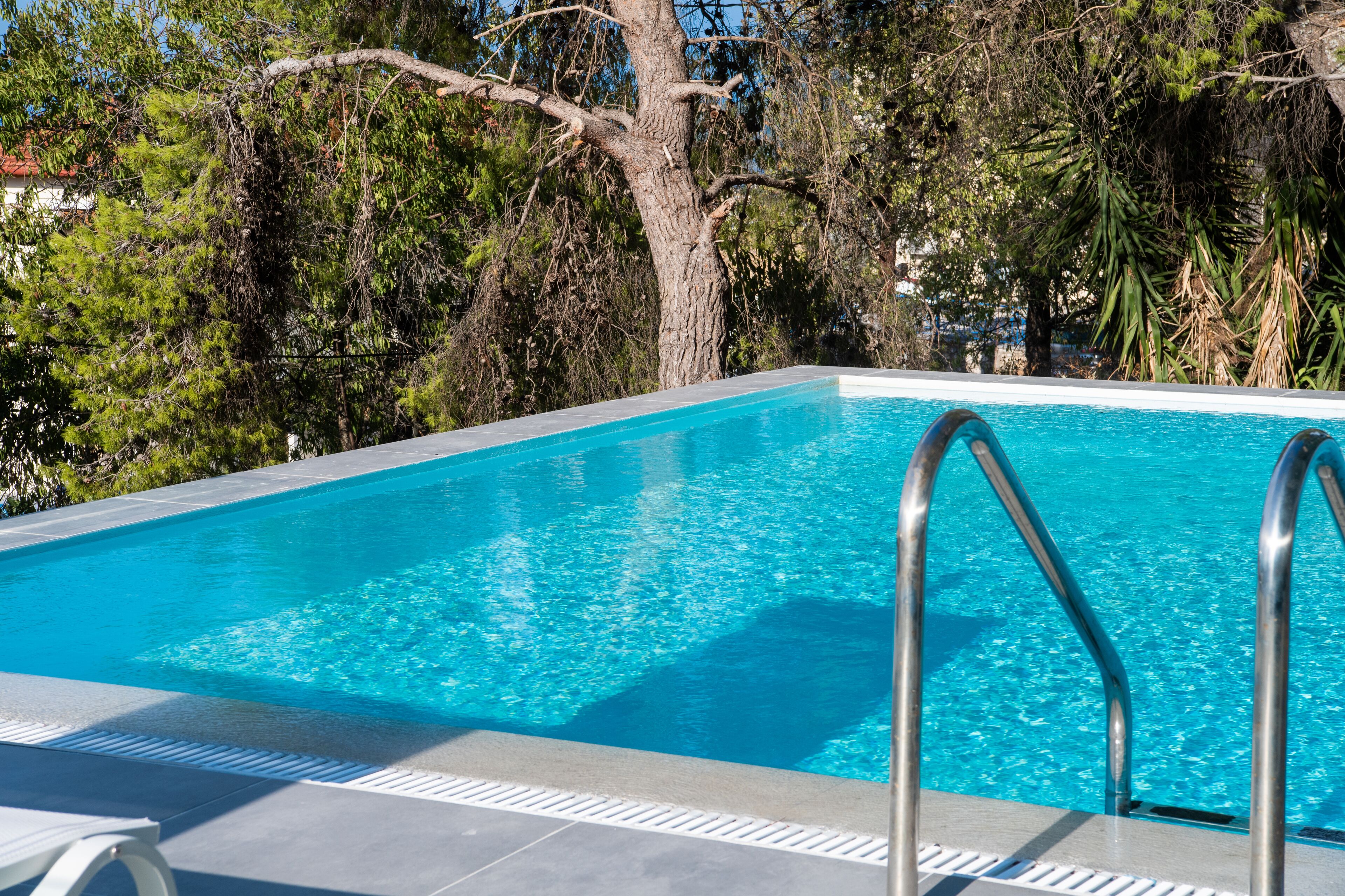 2 outdoor pools, open 8:00 AM to 9:30 PM, pool loungers