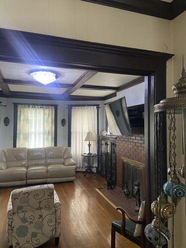 Elizabeth bedroom Newark Airport New York City Statue of Liberty
MetLife stadium