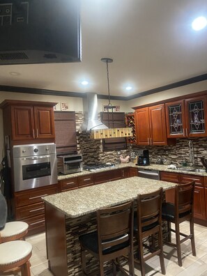 Fridge, microwave, coffee/tea maker, dining tables - Elizabeth bedroom Newark Airport New York City Statue of Liberty
MetLife stadium (Elizabeth)