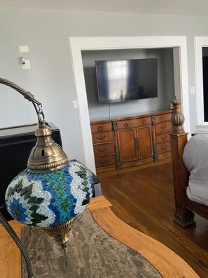 Interior - Elizabeth bedroom Newark Airport New York City Statue of Liberty
MetLife stadium (Elizabeth)