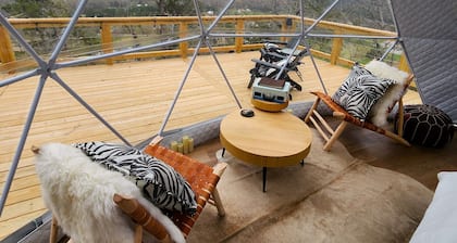 NEW RIVER VIEW Cliff Dome Glamping @ White River, minutes to fishing, hikes!