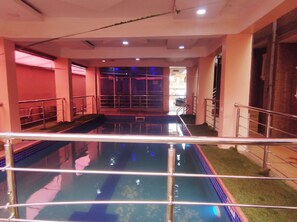 حمام سباحة