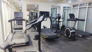 A gym with treadmills, elliptical machines, and weight equipment. - SMILE-T CONTINENTAL HOTEL (Lagos)