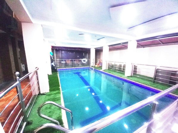 15 outdoor pools - SMILE-T CONTINENTAL HOTEL (Lagos)