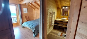 4 chambres, fer et planche à repasser, lit parapluie, Wi-Fi gratuit