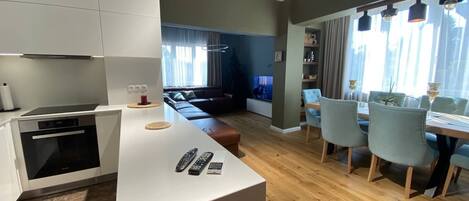 KĂŒhlschrank, Ofen, Herdplatte, GeschirrspĂŒler