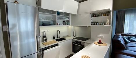 Kühlschrank, Ofen, Herdplatte, Geschirrspüler