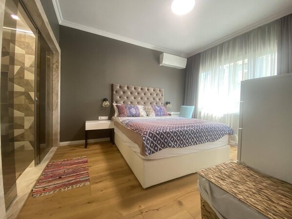 2 bedrooms, desk, iron/ironing board, WiFi