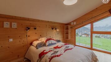 3 slaapkamers, een strijkplank/strijkijzer, reisbedje, gratis wifi