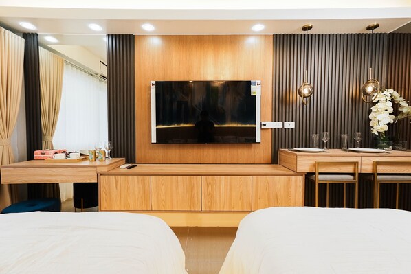 1 bedroom, iron/ironing board, WiFi, bed sheets - Hawaii Suite @SHORE RESIDENCES SEASIDE BLVR, COR, SUNRISE DRIVE MOA COMPLEX  (Pasay City, Philippines)