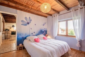 3 quartos, ferros/tábuas de passar roupa, berço de viagem