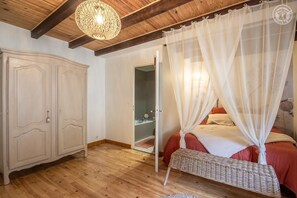 3 soverom, strykejern/-brett, reiseseng for barn og wi-fi (inkludert)