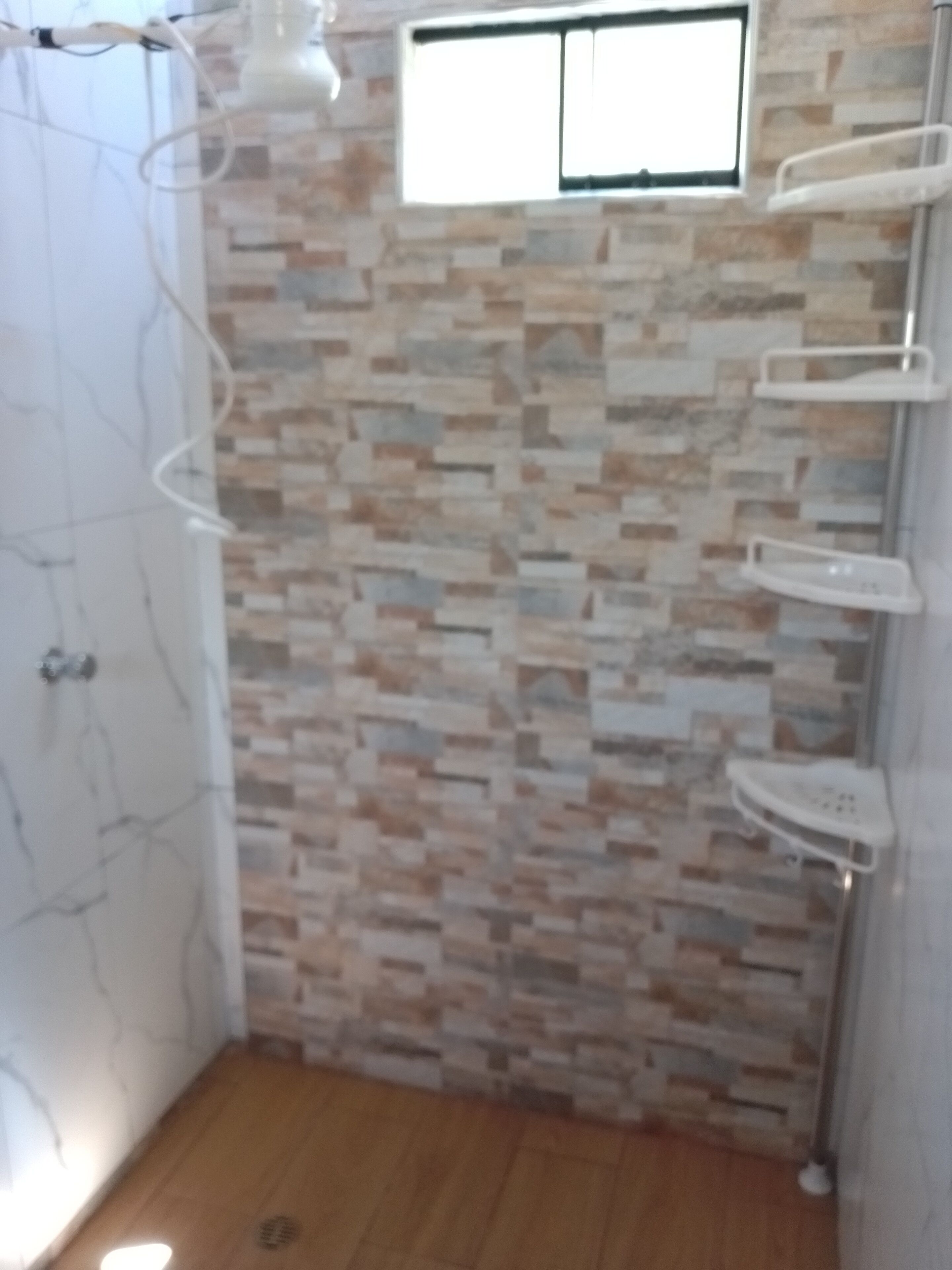 Serviettes fournies, savon, papier toilette