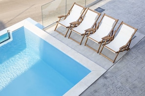 Seasonal outdoor pool - The Bee Apartments Sea View (Lefkada)