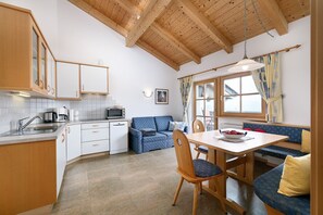 Fridge, stovetop, dishwasher, coffee/tea maker