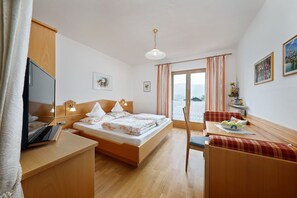 Free WiFi, bed sheets - Studio Apartment 'Tschigat' with Mountain View, Shared Garden and Wi-Fi (Algund)