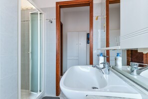 Douche, serviettes fournies