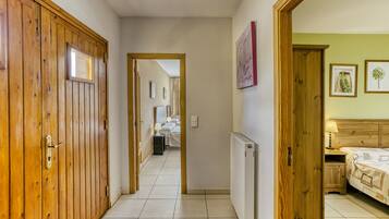 5 室のベッドルーム、WiFi (無料)、ベッドシーツ、車椅子でアクセスできる設備