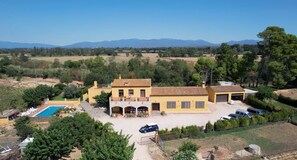 Exterior - Country House 'Les Cabretes Vilanova De La Muga' with Mountain View, Wi-Fi and Air Conditioning (Vilanova De La Muga)